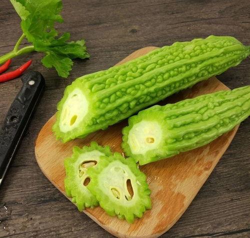 吃瓜霸王花男子,揭秘男子吃瓜界的传奇故事