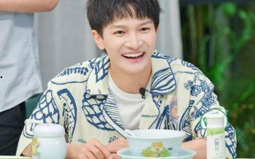 周深在吃瓜,娱乐圈的“瓜田”奇遇记