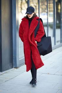 明星 橘红色大衣,橘红色大衣的明星风采